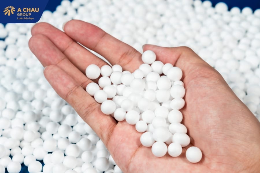 EPS (Expanded Polystyrene) là một loại vật liệu nhựa tổng hợp